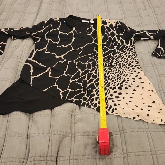 Chico's Black and Tan  Patterned Blouse Size L (2) - Picture 9 of 9